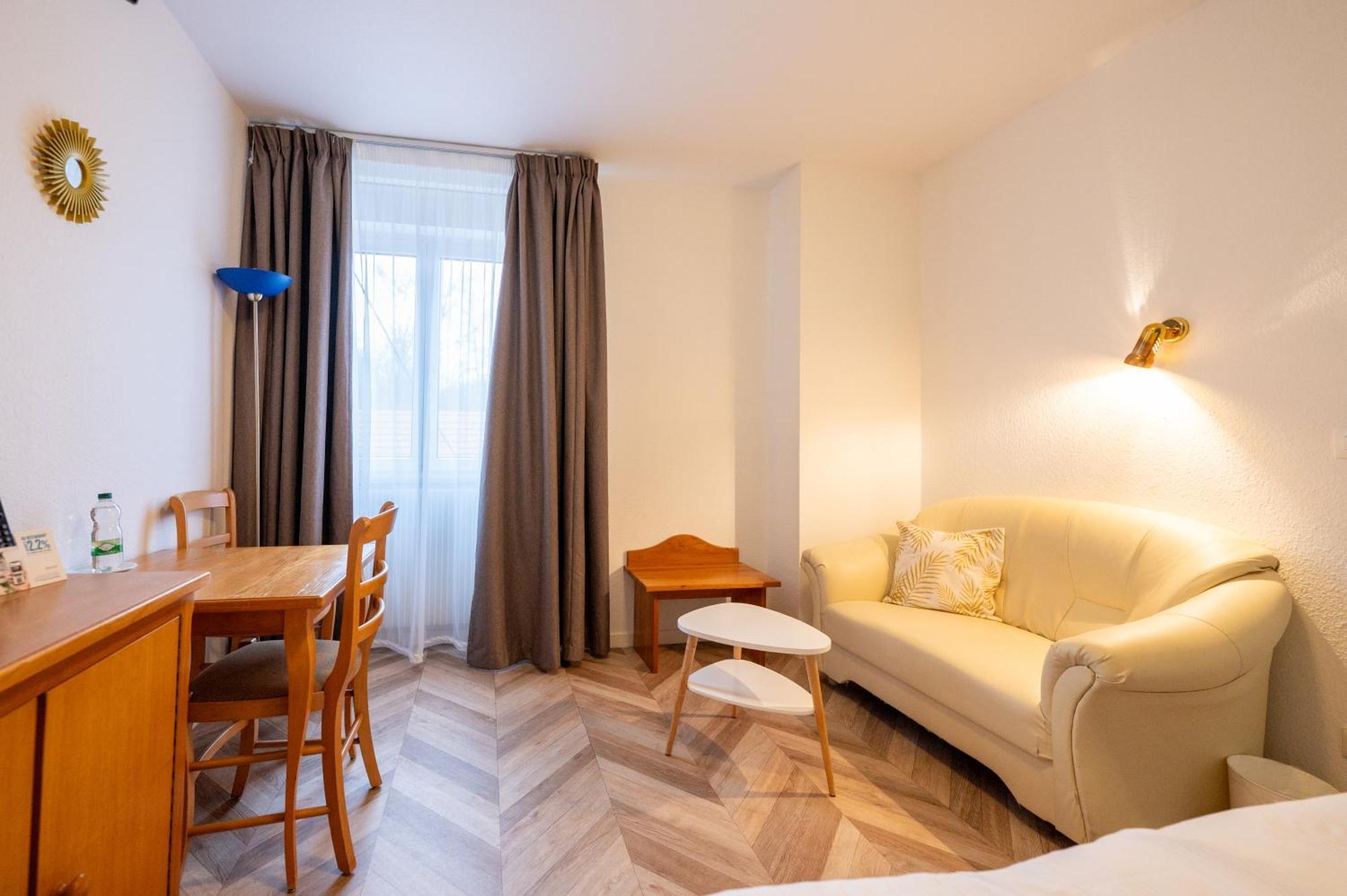 Danne-et-Quatre-Vents Logis Hotel Notre-Dame - Restaurant Ouvert Midi Et Soir Sauf Dimanche Soir מראה חיצוני תמונה